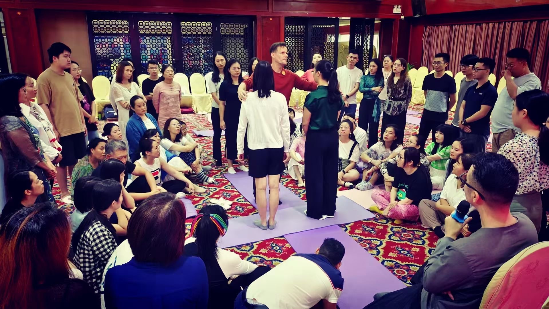 Kevin Polak leading a workshop in China